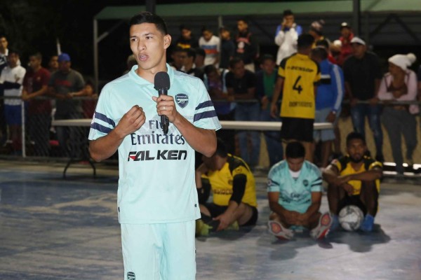 Jugadores y técnicos hondureños que sirven a Dios en sus iglesias