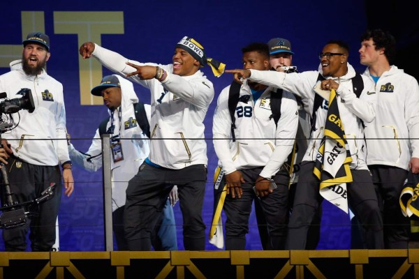 Las mejores imágenes que dejó el Opening Night previo al Super Bowl 50