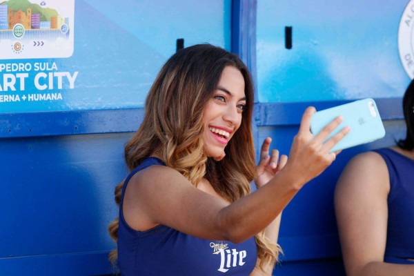 ¡BELLEZA! Las despampanantes chicas que engalanaron el estadio Olímpico