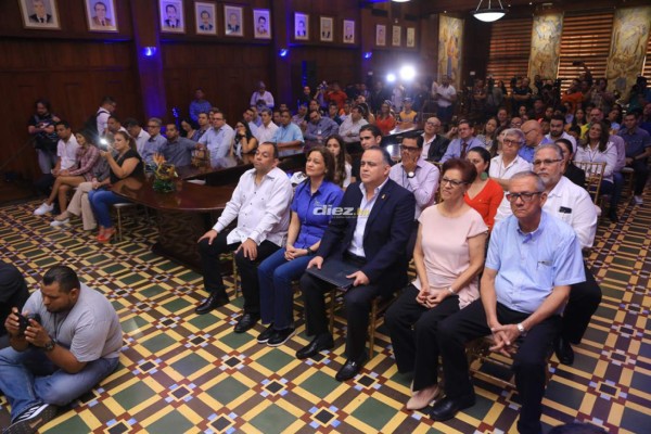 Las imágenes del homenaje que recibió Mauricio Dubón en San Pedro Sula