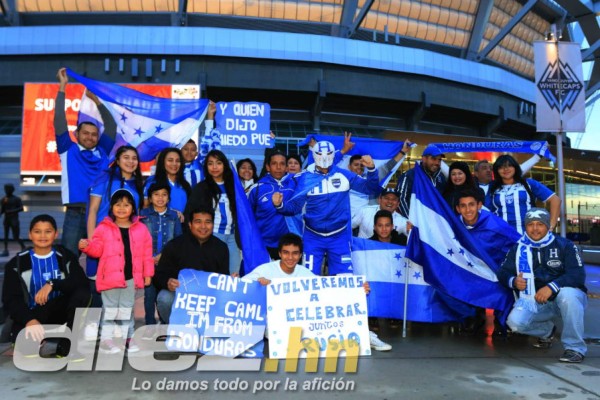 Selección catracha recibe el apoyo su afición en Vancouver