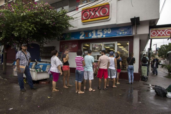 FOTOS | Así recibe México la llegada del monstruoso huracán Patricia