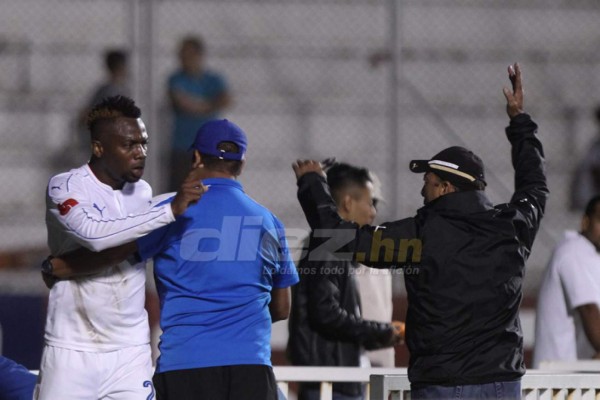 CURIOSAS: La pelea de Kevin Álvarez con Osman Madrid y el aguacero en el Puerto