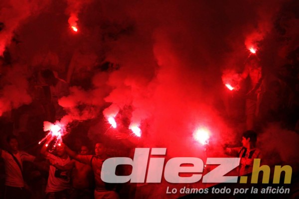 NO VISTE EN TV: El festejo del Olimpia y la bengala en el césped&nbsp;&nbsp;