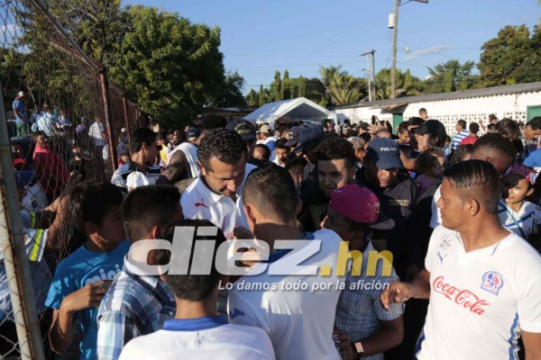Locura en San Lorenzo por Costly y Olimpia ¡hasta la policía intervino!