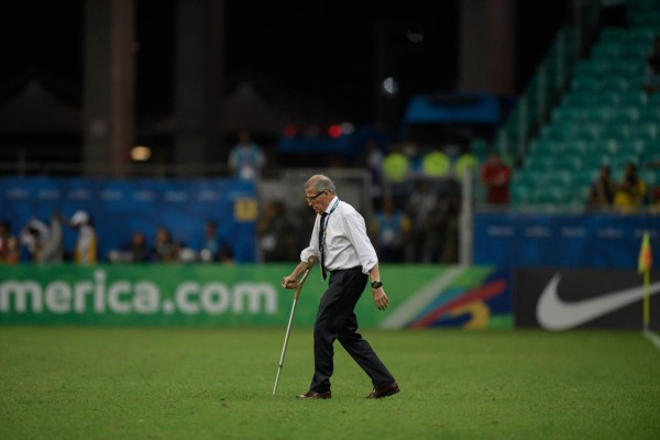 NO VISTE EN TV: Suárez llora y el 'besote' de Paolo Guerrero en el Perú-Uruguay