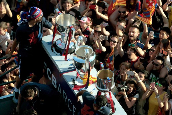 Barcelona celebra en su ciudad el título de Champions