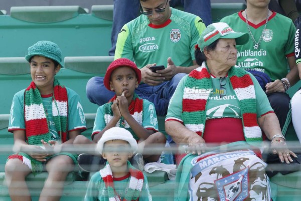 Fotos: Chicas lindas y ambiente familiar en las gradas del Yankel Rosenthal