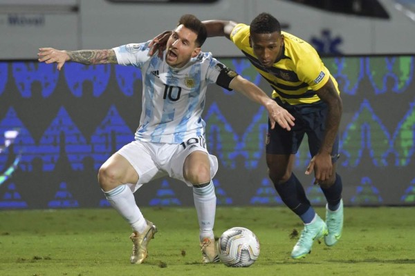 Fotos: ¡Apapachos, patadas y festejos! El show de Messi ante Ecuador que tiene a los argentinos soñando