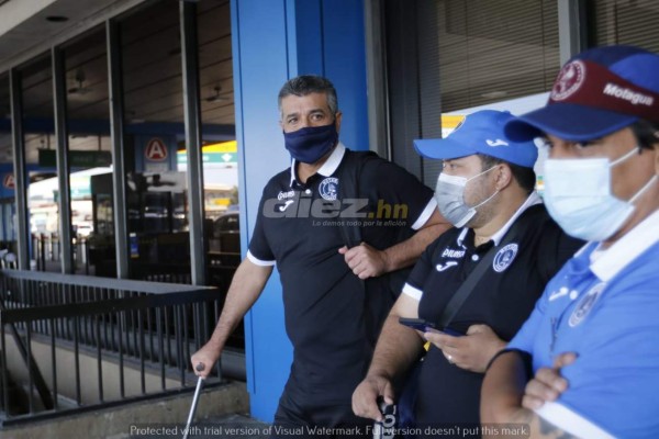 ¡Clásico de la reconciliación! Pedro Troglio y Diego Vázquez llegan juntos a New Jersey y se dan emotivo abrazo