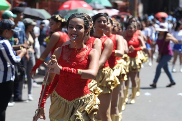 Las palillonas de Tegucigalpa que han deslumbrado en los desfiles patrios