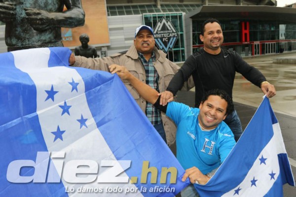 Selección catracha recibe el apoyo su afición en Vancouver