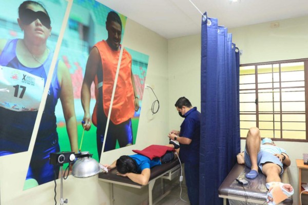 Hermano del presidente del El Salvador Yamil Bukele inaugura Clínica de Atención Integral para el Atleta