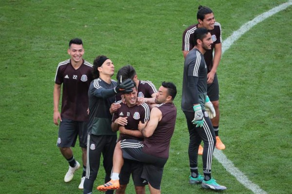 Las curiosidades que se vieron en el entreno de Brasil y México previo a la batalla