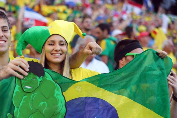 La belleza femenina se hizo presente el inicio del Mundial Brasil 2014.