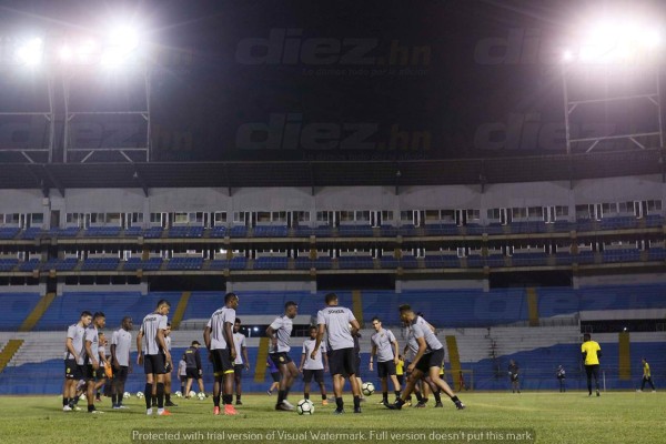 FOTOS: Real España prepara el choque contra Olimpia bajo la luna llena