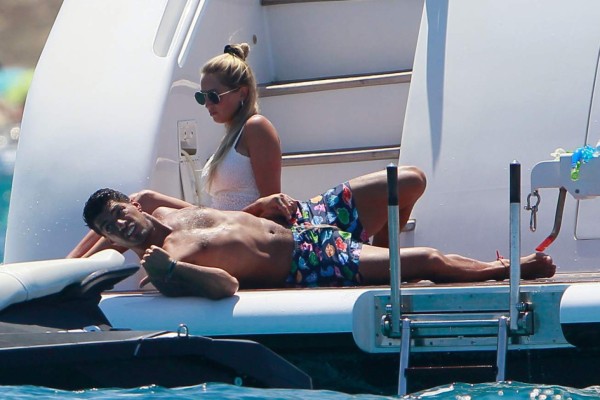 Antonella y sus descuidos; las vacaciones de Messi, Fabregas y Suárez con sus parejas