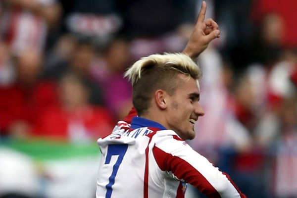 Como Lionel Messi, otros futbolistas por el mundo que sorprendieron al pintarse el pelo