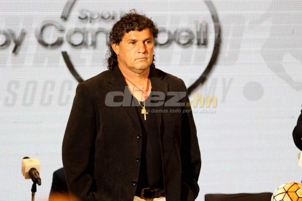 ¡De Lujo! Los ticos tuvieron un recibimiento espectacular para Ronaldinho