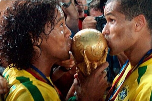 La trayectoria de Ronaldinho en imágenes