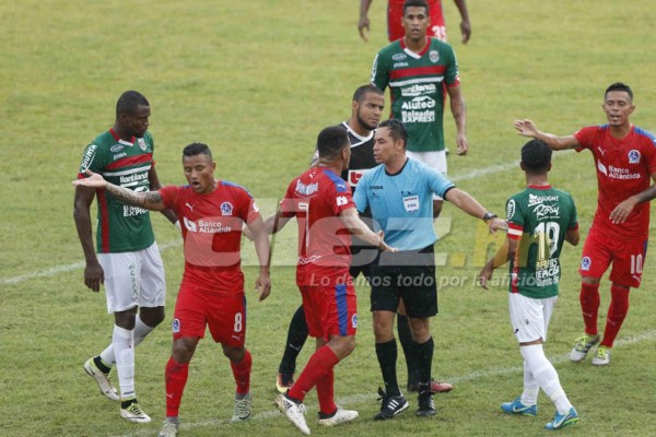 NO VISTE EN TV: Un 'espontáneo' en Tocoa y el noble gesto de Costly