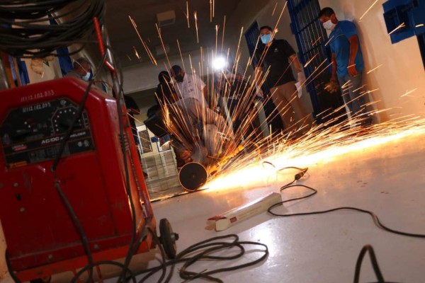 ¡No verán la luz del sol! Pandilleros salvadoreños son aislados en celdas oscuras y calurosas