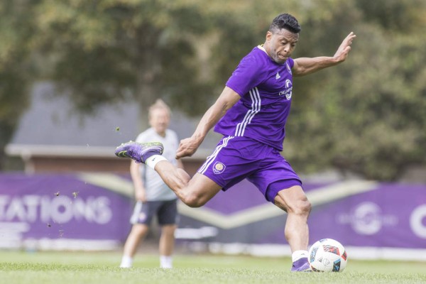 Los futbolistas que creíste que ya estaban retirados, pero siguen activos en ligas exóticas