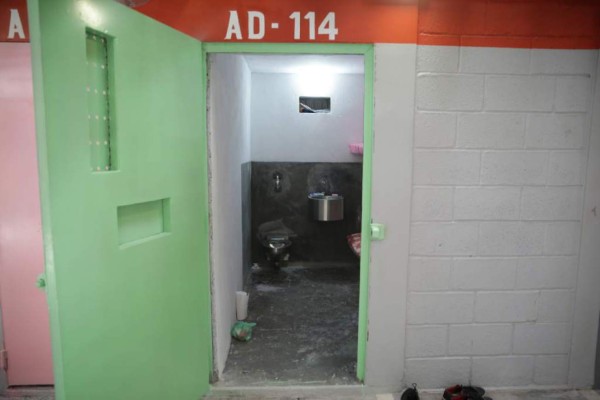 INFORME ESPECIAL: Así es la vida dentro de la nueva prisión de Honduras: El Pozo 3