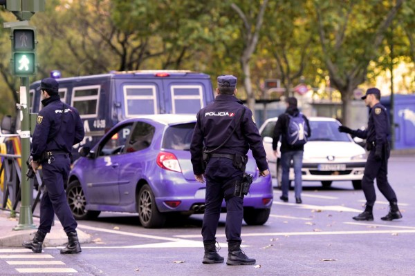 FOTOS: Seguridad de pies a cabeza en el Bernabéu para el clásico