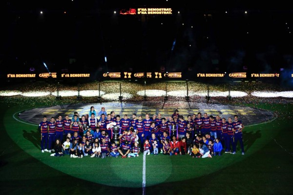 Barcelona celebró su doblete con una gran fiesta en el Camp Nou