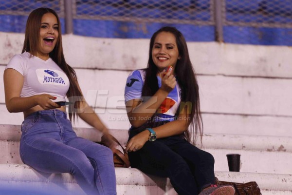 ¡Cuidado con el lente de DIEZ! Así captó a modelos que adornan el Apertura