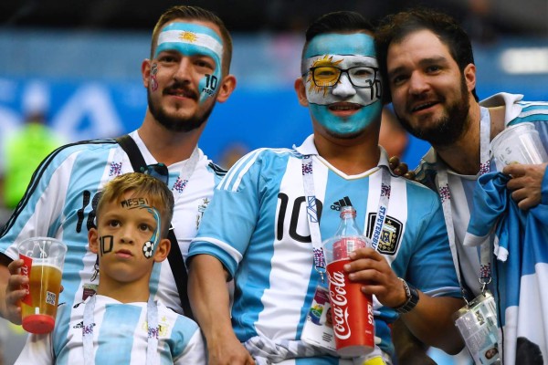 FOTOS: La especular fiesta de los argentinos previo al juego ante Nigeria