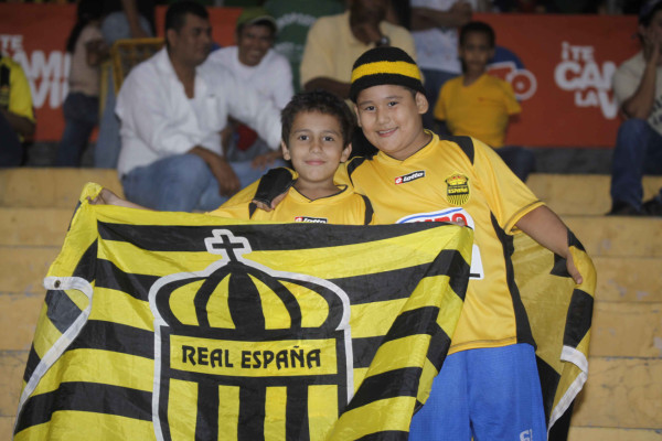 Imágenes de ambiente del Clásico Sampedrano Real España vs Marathón