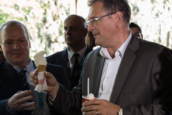 Ambiente Brasil en Inauguracion de centro de emisión internacional (IBC)