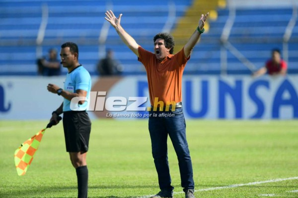 No se vio por TV: Un campeón de Champions League en el Olímpico y la infartante modelo tica