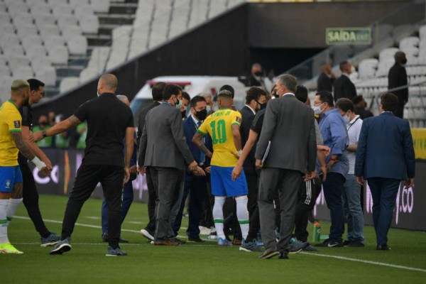 Así fue la bronca en el Brasil-Argentina: El momento en que llegaron a deportar a cuatro jugadores