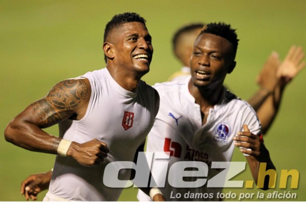 NO VISTE EN TV: El festejo del Olimpia y la bengala en el césped&nbsp;&nbsp;