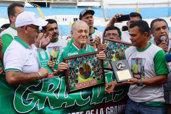 En fotos: Chelato Uclés se emociona en lindo homenaje que le realizó Marathón&nbsp;&nbsp;