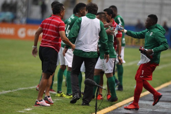 ¡NO SE VIO EN TV! Polémica, fiesta de los niños y homenajes en Motagua