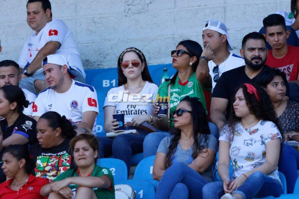 ¡Ambientazo! Afición de Olimpia invade el Estadio Olímpico para el clásico contra Marathón