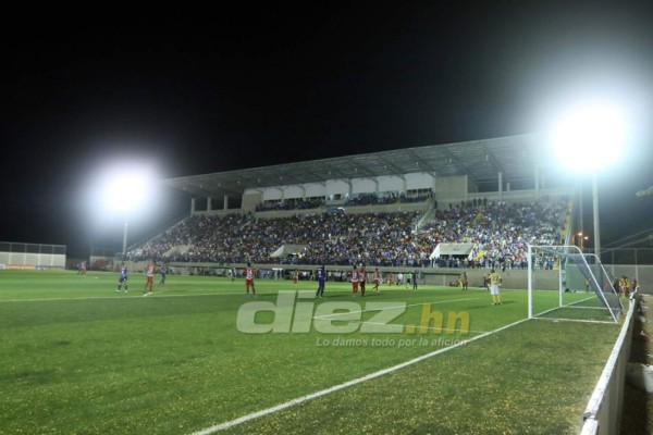 NO VISTE EN TV: Lluvia, mujeres lindas y susto en La Ceiba