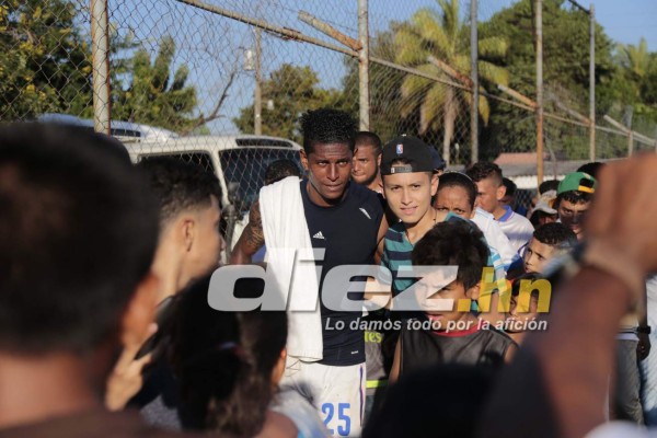 Locura en San Lorenzo por Costly y Olimpia ¡hasta la policía intervino!