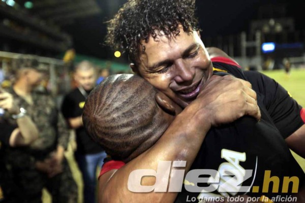 Inolvidable despedida de un ídolo Carlos Pavón