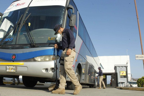 Blindados y bien custodiados llegaron los ticos a Honduras