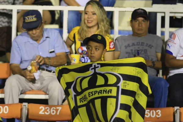 FOTOS: Las hermosas chicas que invadieron el estadio Nacional