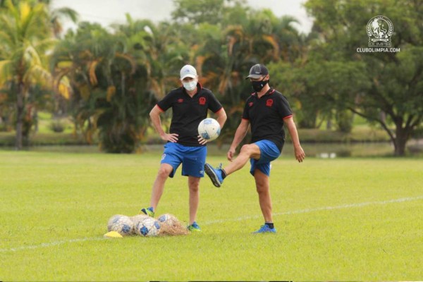 Con nuevo 'look' de Deiby Flores y estrictas medidas de bioseguridad: Las imágenes curiosas del inicio de pretemporada de Olimpia