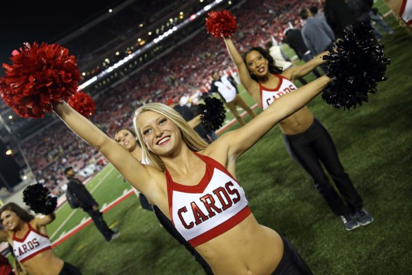 Las cheerleaders que engalanan la NFL