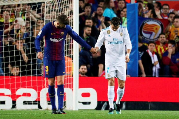 NO SE VIO POR TV: El saludo de Cristiano con Messi y el gesto de Piqué con CR7
