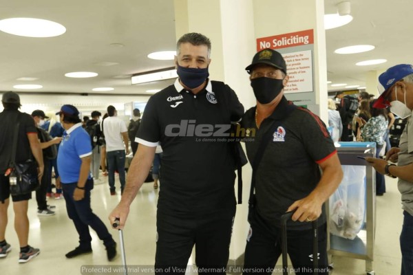 ¡Clásico de la reconciliación! Pedro Troglio y Diego Vázquez llegan juntos a New Jersey y se dan emotivo abrazo