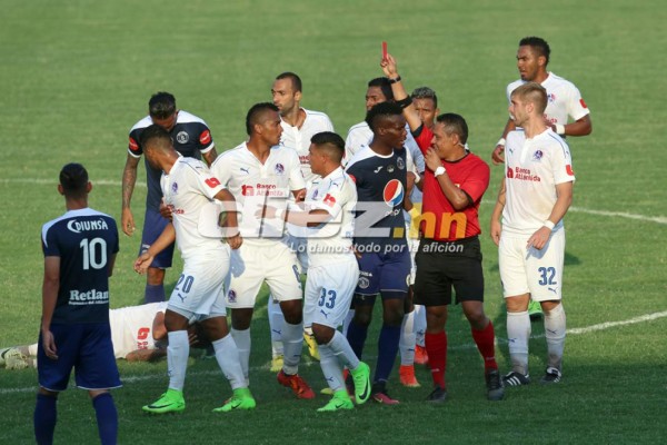 ¡Clásico ardiente! Las imágenes que no mostró la TV del Motagua-Olimpia